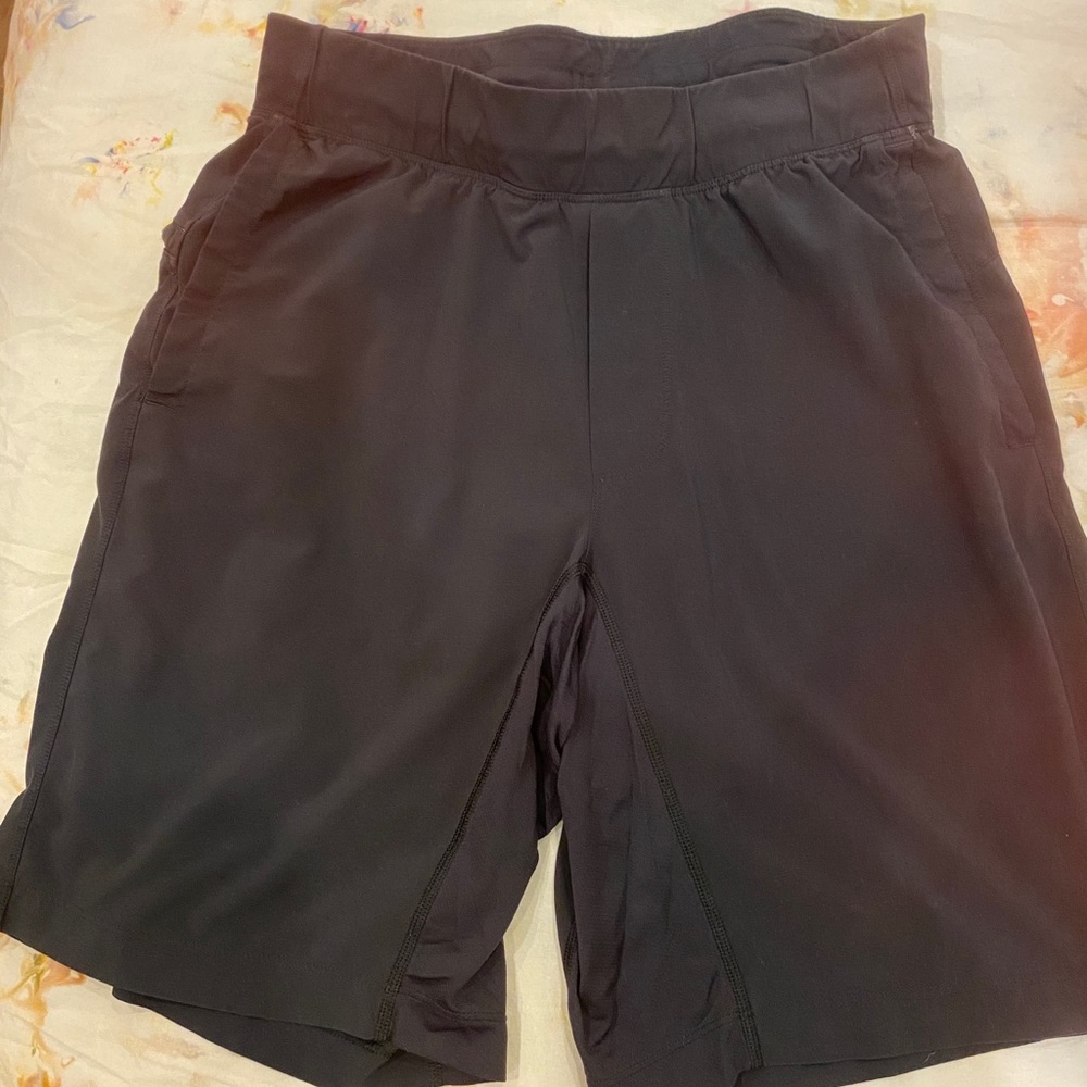 LuluLemon Men’s Black 9” Lined Shorts - Size M